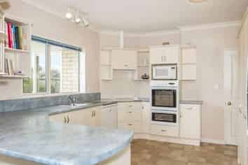 27 Becmead Drive, Harewood