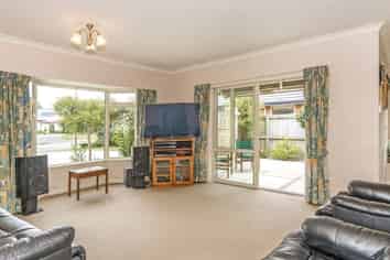 27 Becmead Drive, Harewood