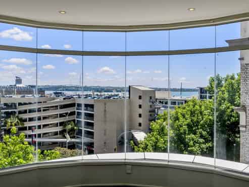 CBD standalone with penthouse and harbour views