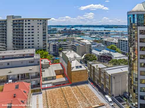 CBD standalone with penthouse and harbour views