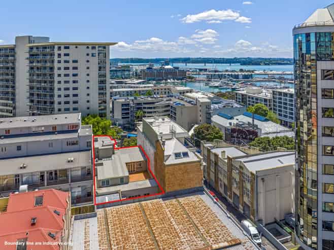 CBD standalone with penthouse and harbour views