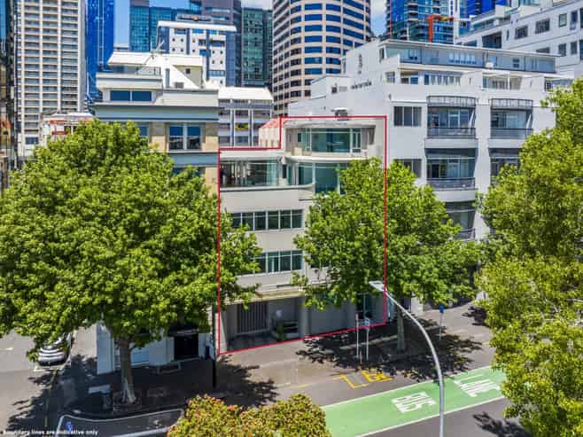 CBD standalone with penthouse and harbour views