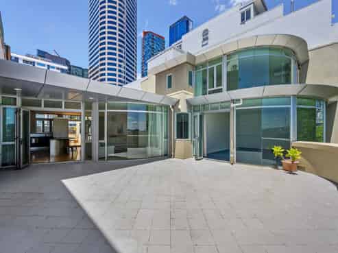 CBD standalone with penthouse and harbour views