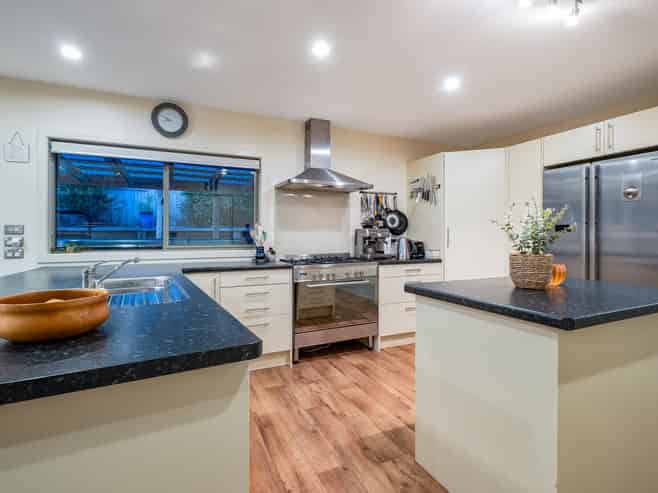 121 Te Puia Drive, Aotea