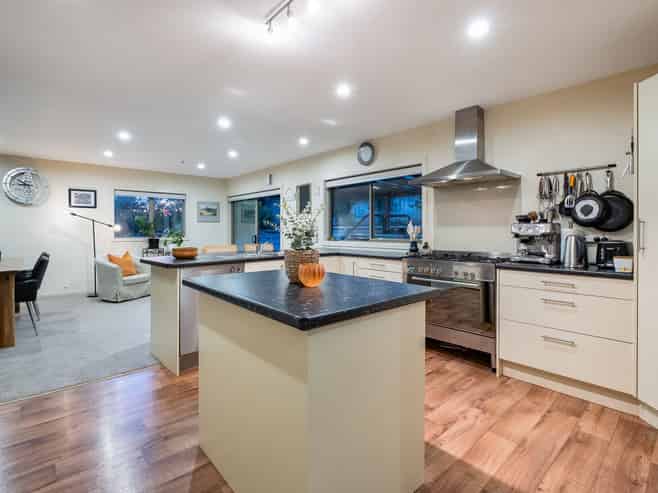 121 Te Puia Drive, Aotea