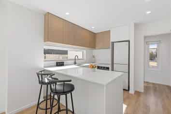 2/61 Waltham Road, Sydenham