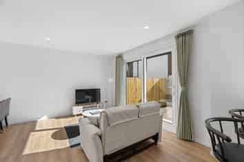 2/61 Waltham Road, Sydenham