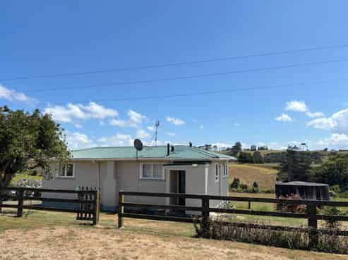 157 McPike Road, Pollok