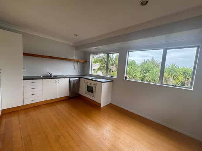 22C Brian Crescent, Stanmore Bay