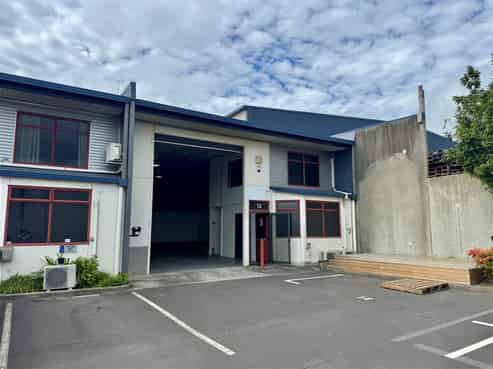 CBRE | Secure Unit with 3-Phase Power