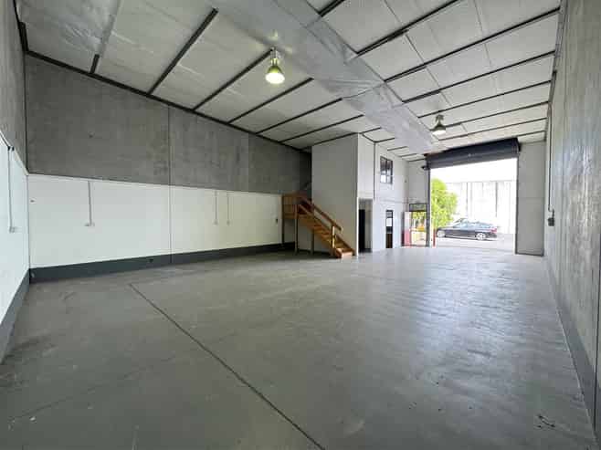 CBRE | Secure Unit with 3-Phase Power