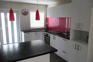 2/452 Worcester Street, Linwood