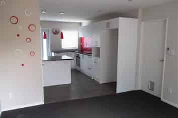 2/452 Worcester Street, Linwood