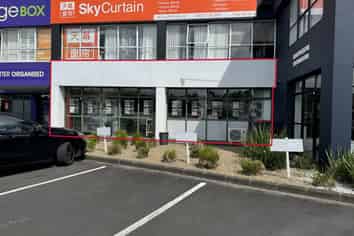Prime retail showroom for lease – 90sqm