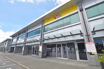 GROUND FLOOR SHOWROOM
