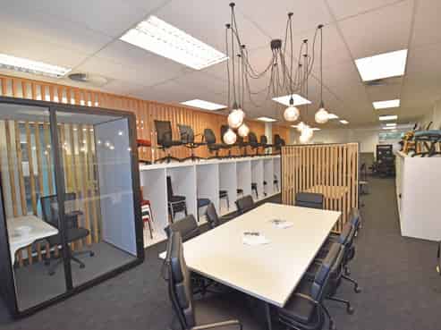 GROUND FLOOR SHOWROOM
