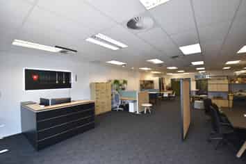 GROUND FLOOR SHOWROOM
