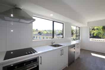 13b Montclair Rise, Browns Bay