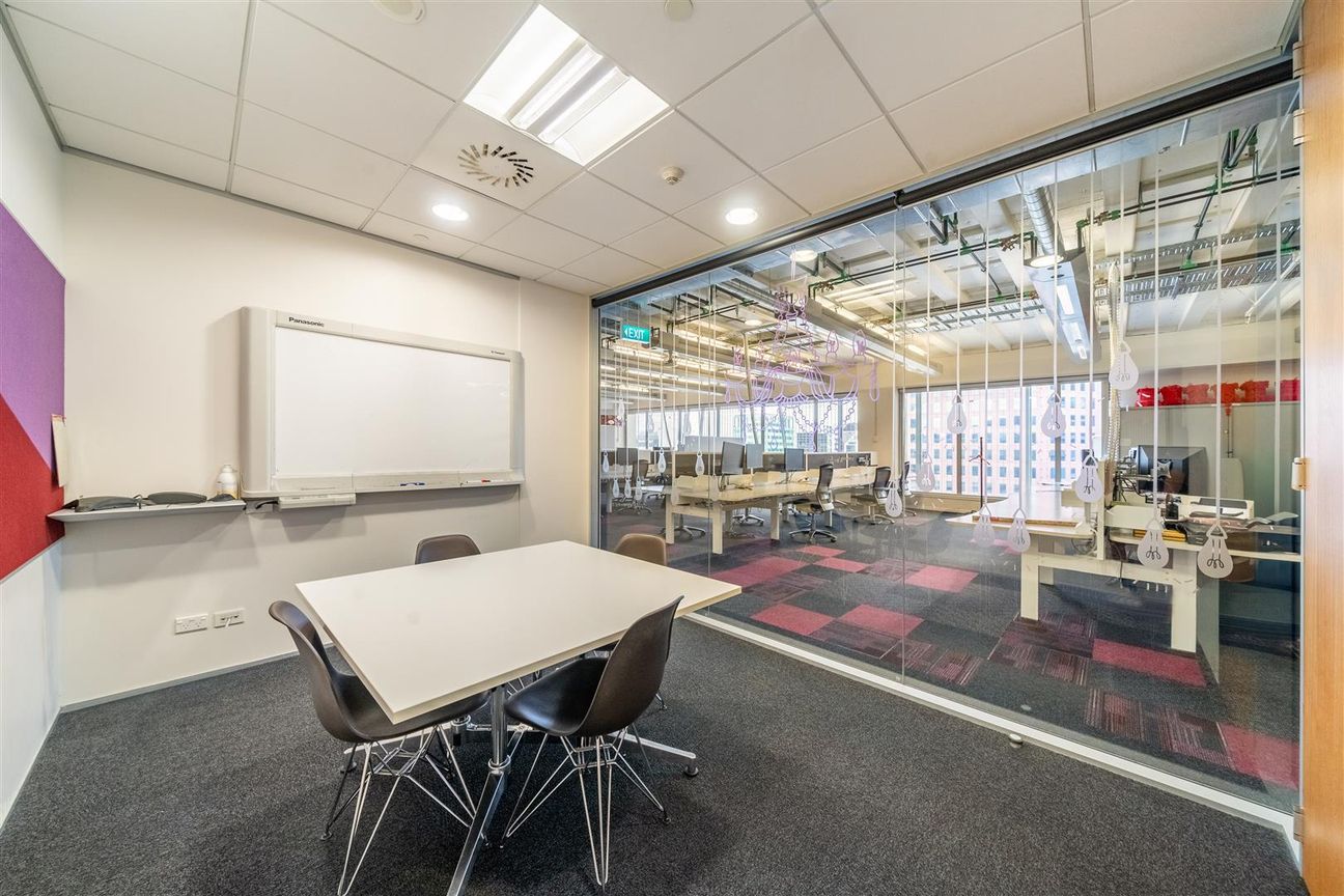 Largest Premium Office Floor For Lease - Vista 5