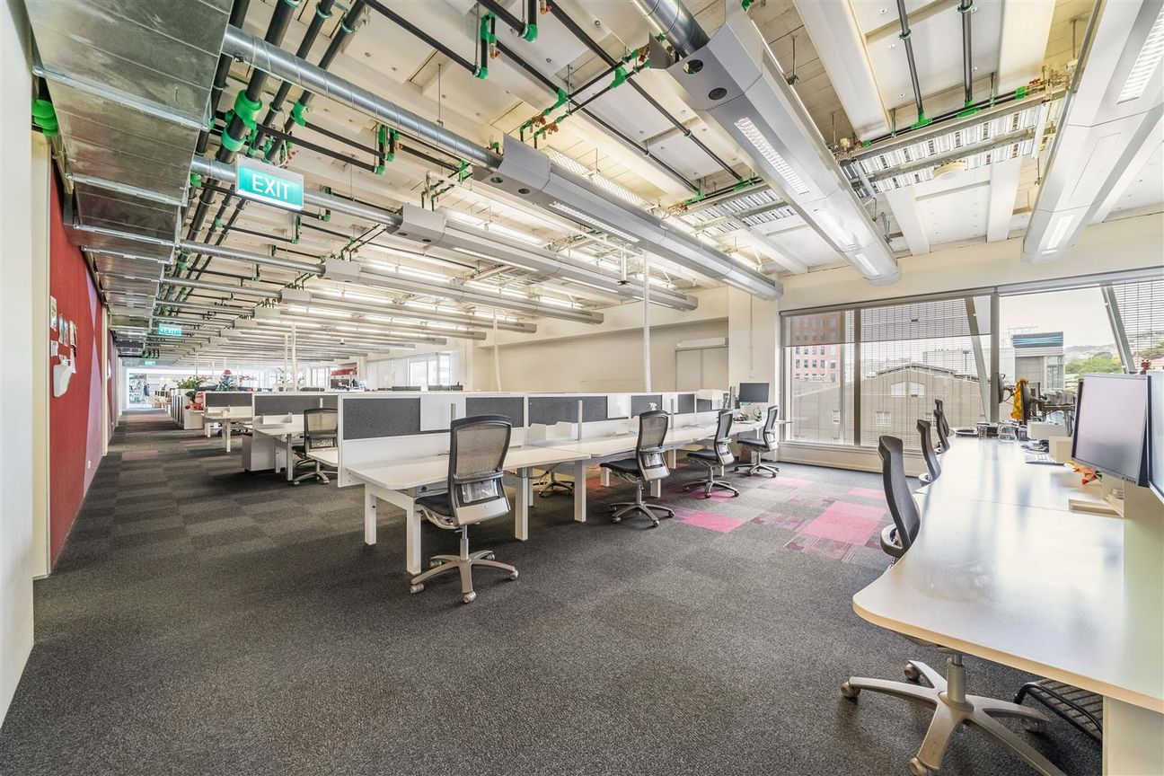 Largest Premium Office Floor For Lease - Vista 4