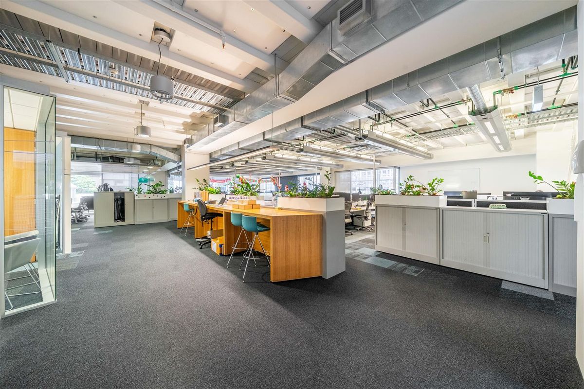 Largest Premium Office Floor For Lease - Mehr