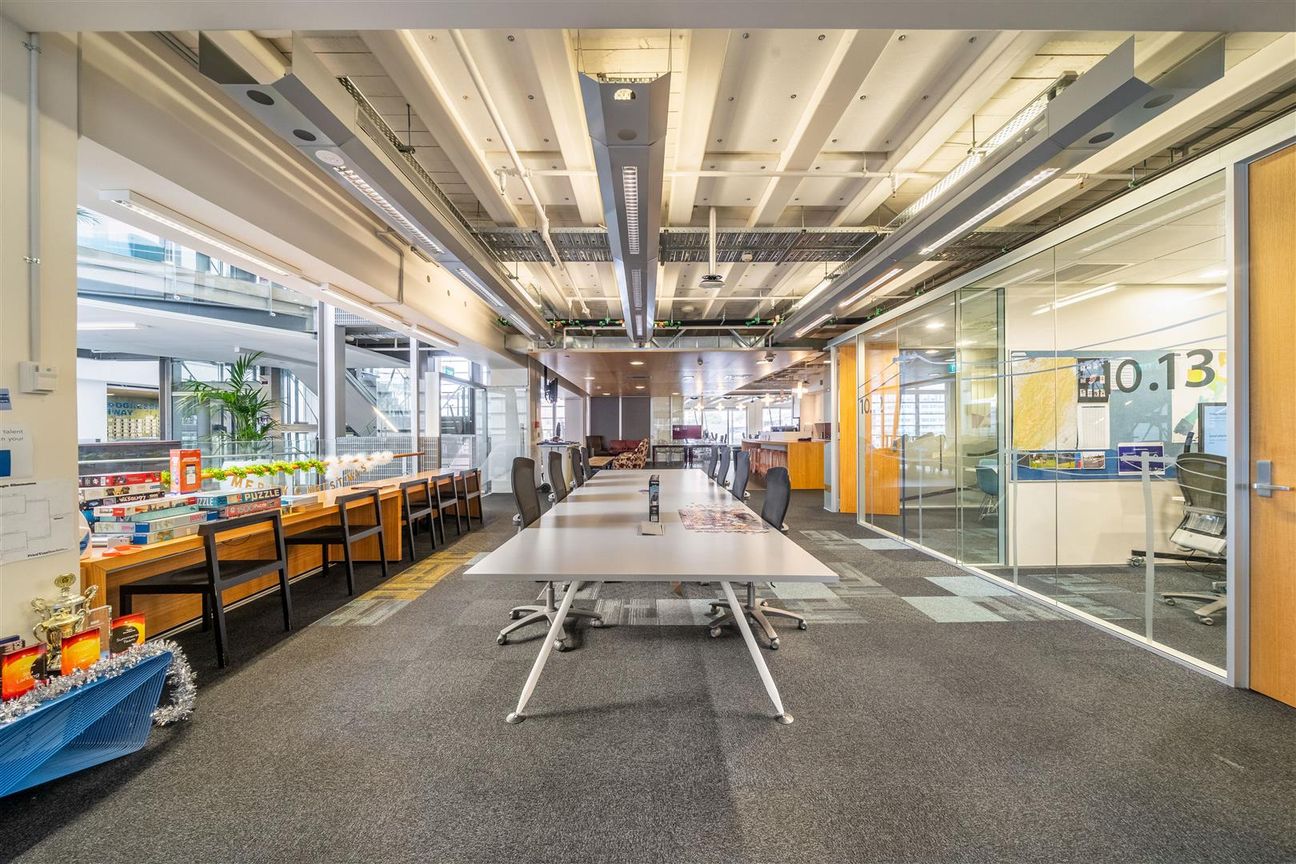 Largest Premium Office Floor For Lease - Vista 6