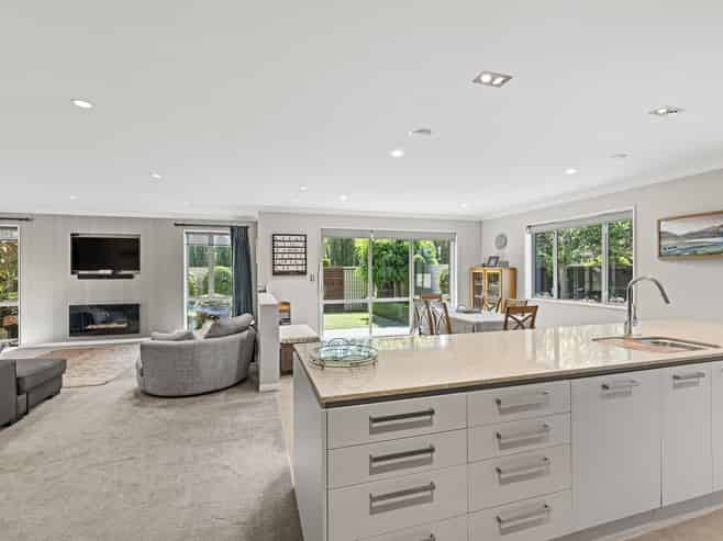 144 Hussey Road, Northwood