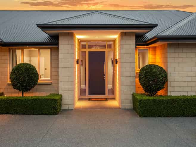 144 Hussey Road, Northwood