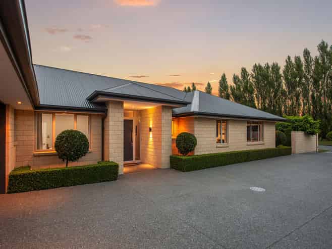 144 Hussey Road, Northwood