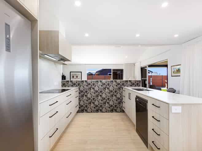 25 Phoenix Palms Grove, LEVIN