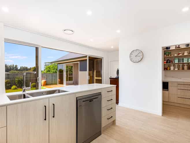 25 Phoenix Palms Grove, LEVIN