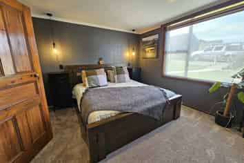 90 Parsons Road, Weston