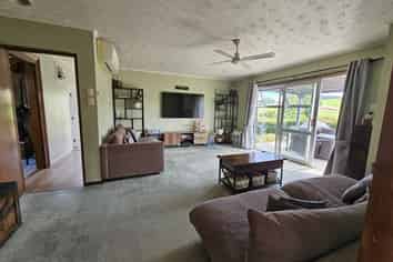 90 Parsons Road, Weston