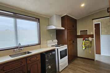 90 Parsons Road, Weston