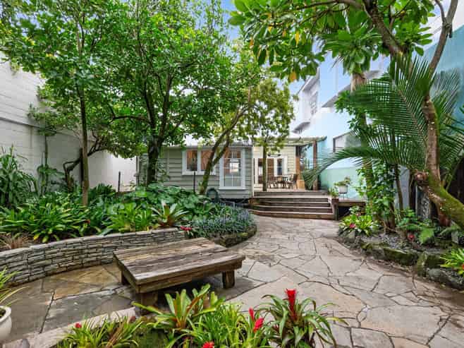 City fringe multi-use villa