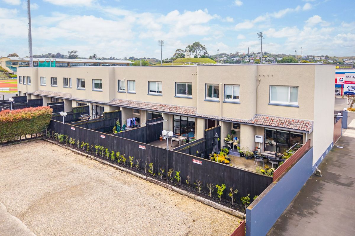 Eight inner-city townhouses with strong returns