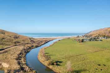 50 Punawaitai Road, Pourerere