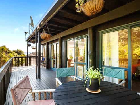 3A Whiorau Grove, Lowry Bay, Eastbourne