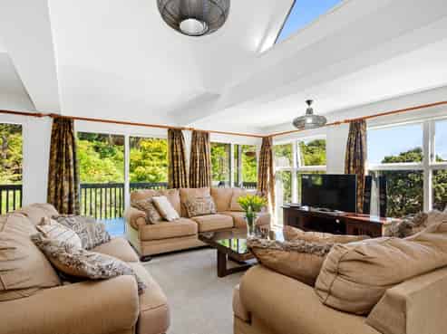 3A Whiorau Grove, Lowry Bay, Eastbourne