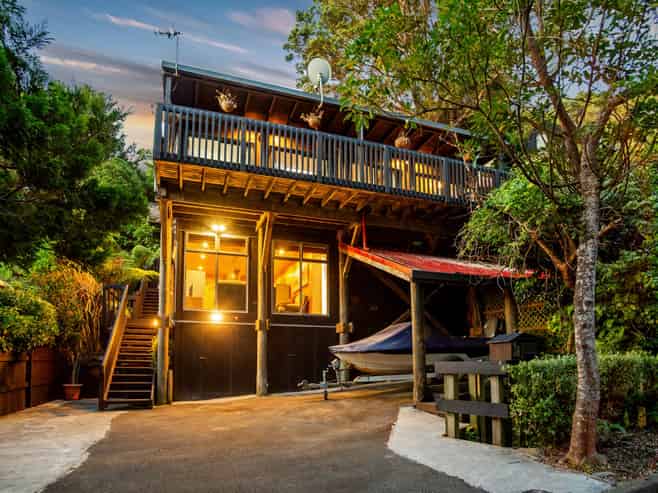 3a Whiorau Grove, Lowry Bay