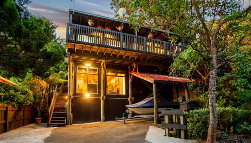 3a Whiorau Grove, Lowry Bay