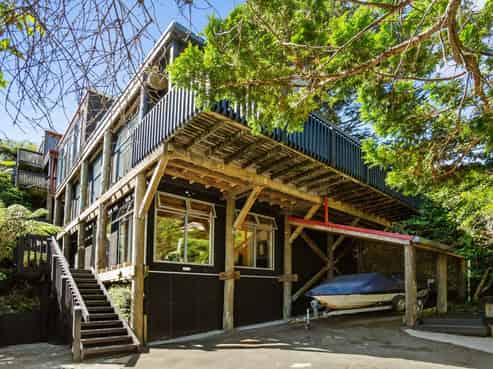 3A Whiorau Grove, Lowry Bay, Eastbourne