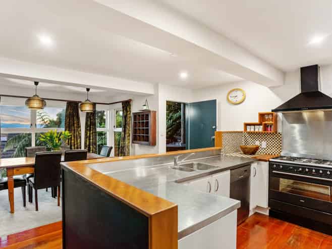 3a Whiorau Grove, Lowry Bay