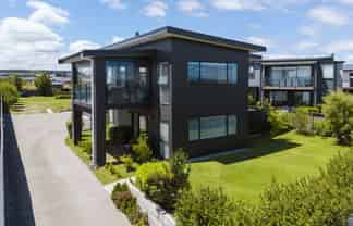 14 Pukenamu Road, Rainbow Point