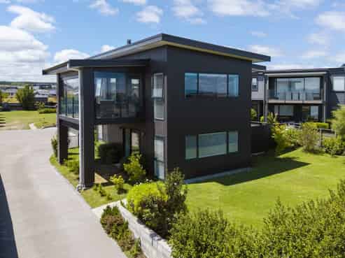 14 Pukenamu Road, Rainbow Point