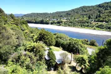  1086 State Highway 7, Dobson