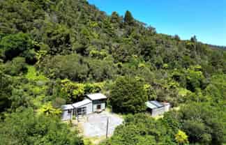  1086 State Highway 7, Dobson