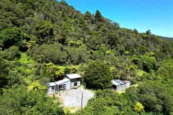  1086 State Highway 7, Dobson