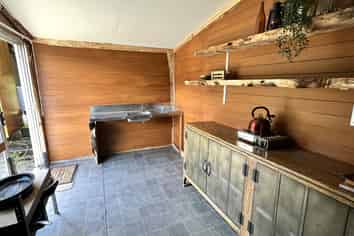  1086 State Highway 7, Dobson