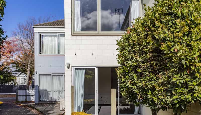 2/27 Rugby Street, Merivale